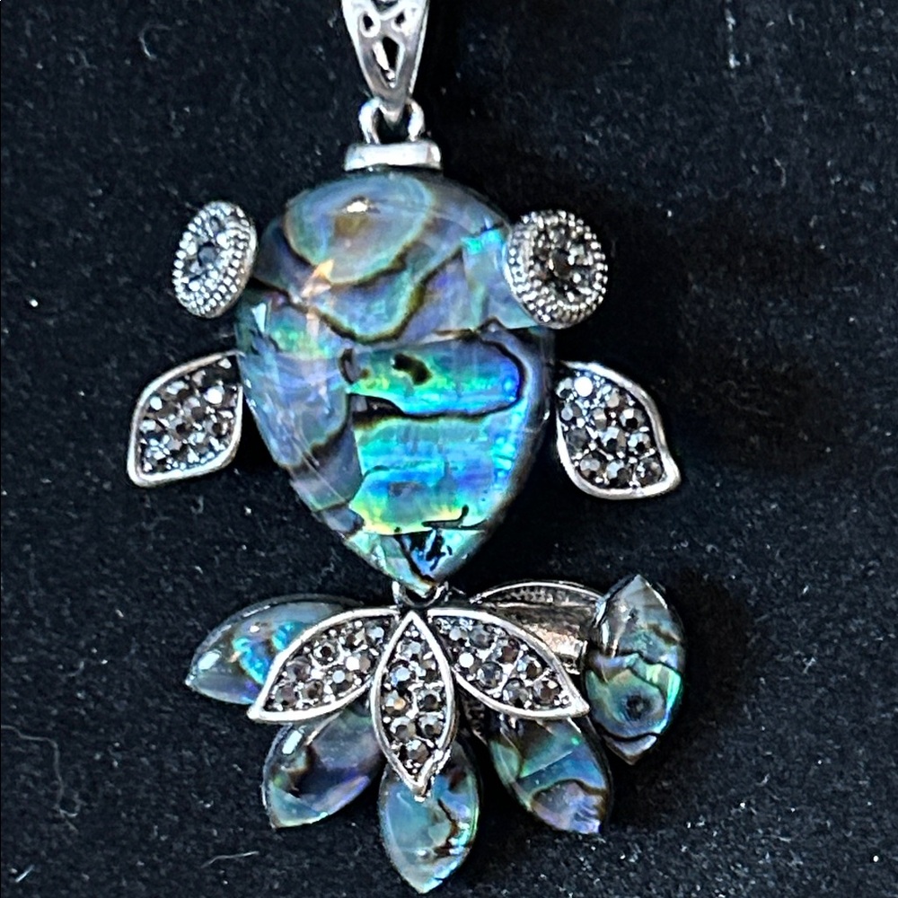 Elegant Abalone Fish Pendant Necklace - Picture 3 of 6